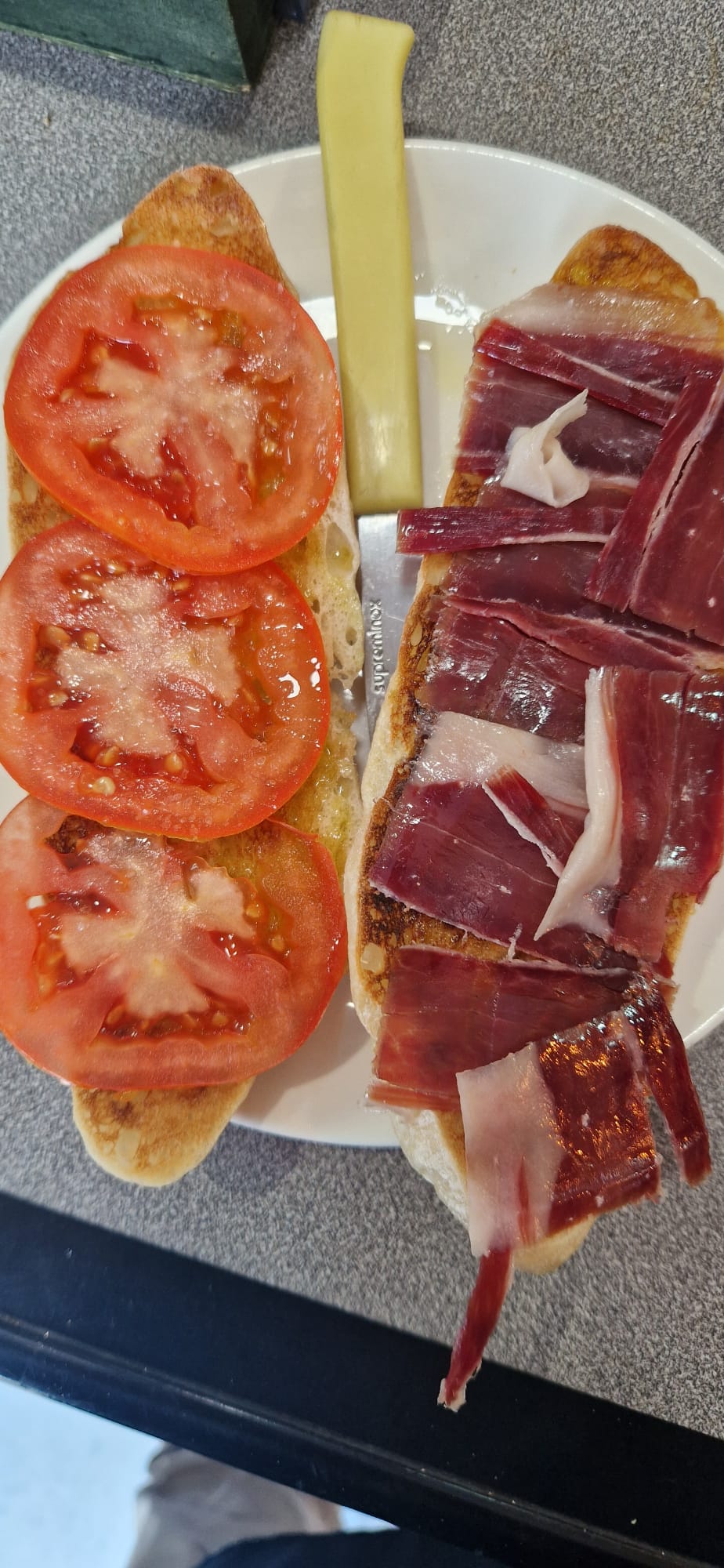 Tostada con jamón El Madroño Sevilla